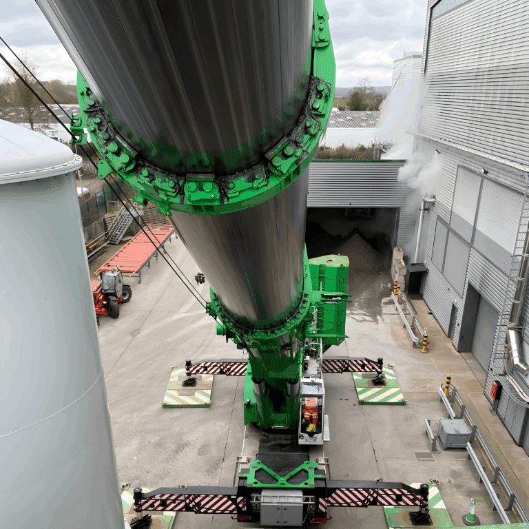 The 450te crane on full outrigger spread, seen from above